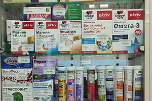 Витрина в аптеке Салюс-Фарм