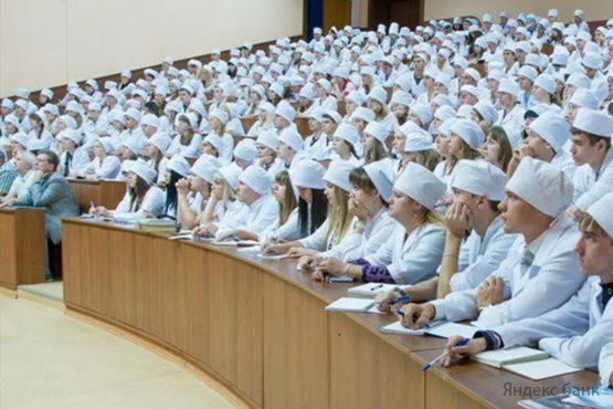 Набор студентов на платные места в медвузах могут ограничить