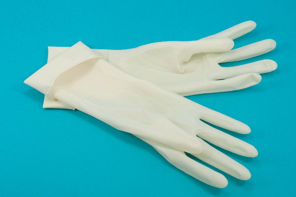 Мошенники продавали хозяйственные перчатки как хирургические